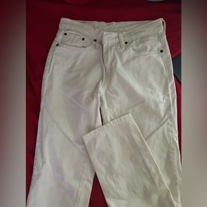 White Levi’s jean